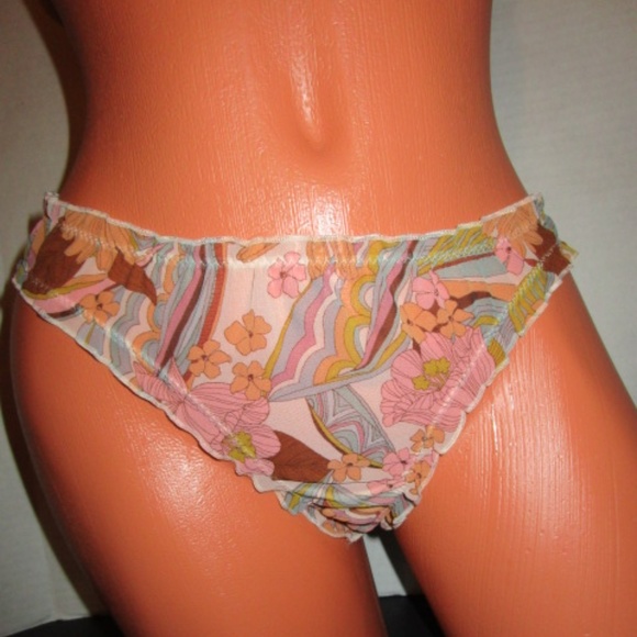 Victoria's Secret Other - VICTORIA'S SECRET DREAM ANGELS RUFFLY THONG ~ S Victoria's Secret Other - VICTORIA'S SECRET DREAM ANGELS RUFFLY THONG ~ S